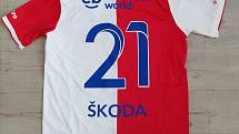 Milan Škoda - podepsaný dres Slavia Praha.