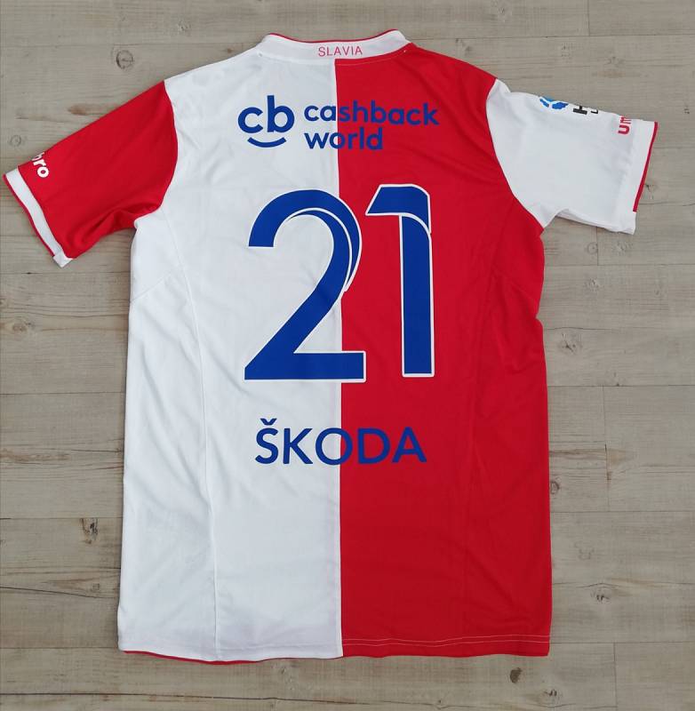 Milan Škoda - podepsaný dres Slavia Praha.
