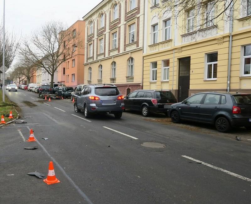 Nehoda na křižovatce ulic Na Rybníčku a Englišova.