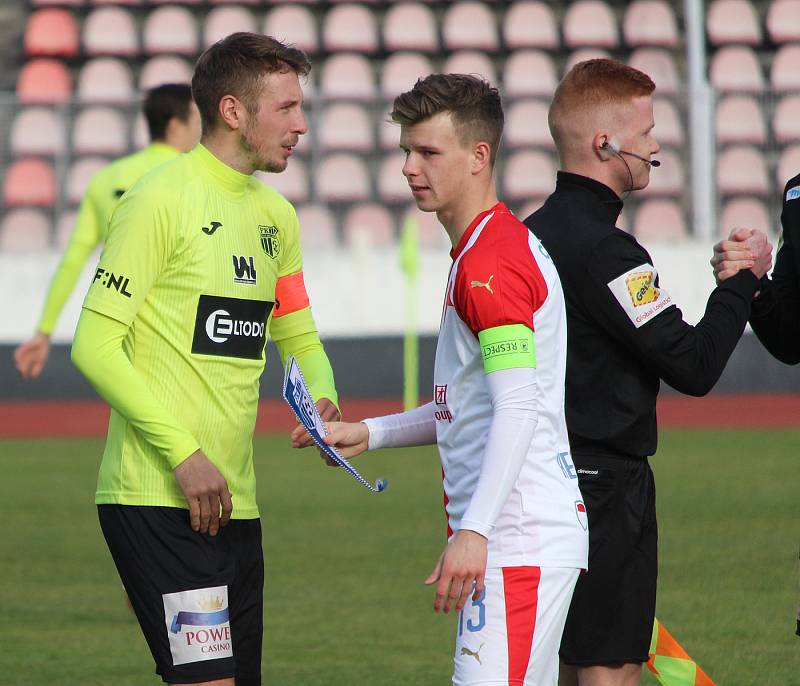 Přípravný zápasSlavia - Ústí 0:1 (0:0)kapitáni (zleva) Jan Peterka a Patrik Hellebrand