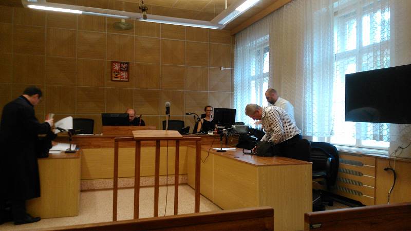 Vlastimil Petržela ve středu dorazil do Opavy, aby stanul před místním okresním soudem.