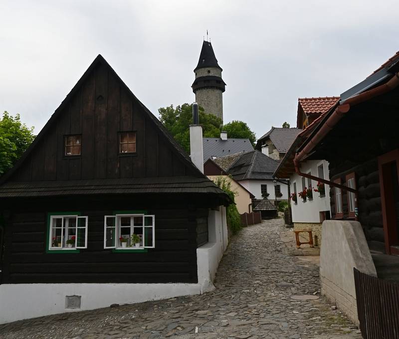 Štramberk je častým cílem turistů, kteří touží po výhledech i historii.