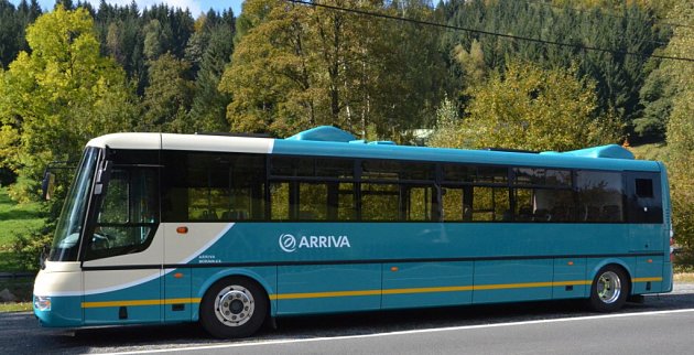 Částečně nízkopodlažní elektrobus při cestě na Praděd. . 