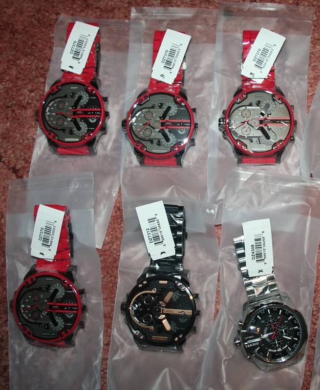 Muž z Krnova prodával padělky značkových hodinek.
