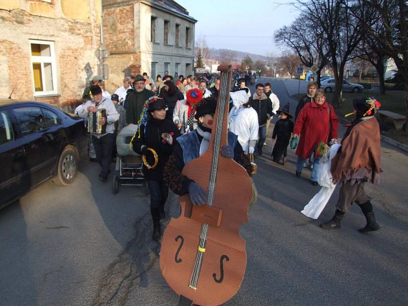 Masopustní rej masek.