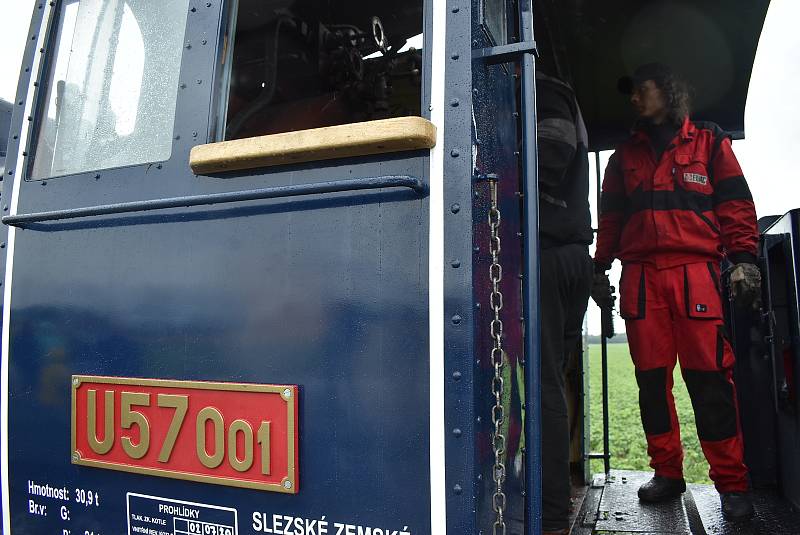 Malý štokr po generální opravě parního kotle a odstranění technické závady už zase šlape jako hodinky. Na úzkokolejce Osoblažce vás o prázdninách sveze každou sobotu i neděli.