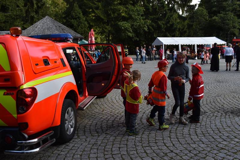 Slavnostní žehnání nového hasičského auta v Karlově Studánce, 26. září 2019.