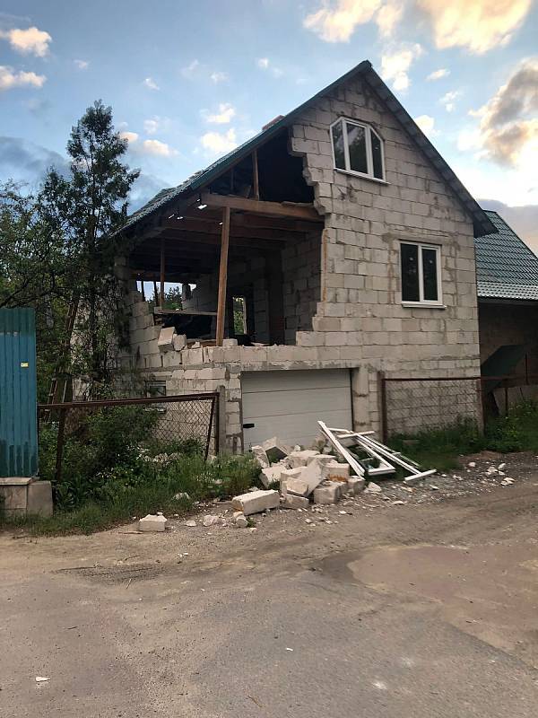Ředitelka Charity Krnov Monika Dudová zveřejnila fotografie ze své mise do válečných oblastí na Ukrajině. Rok 2022.