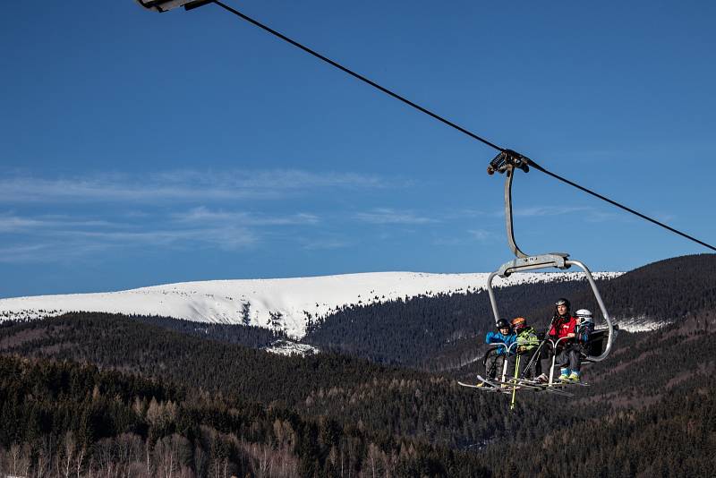 Čtyřsedačková lanová dráha Karlov Ski Express v Jeseníkách.