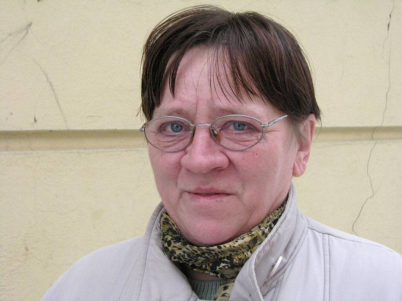 Marie Valentová, 60 let, Rýmařov: Moc nadšená nejsem, chodníky kloužou, nevím jestli se dívat pod nohy, nebo sledovat rampouchy.  