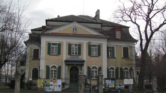 Architektonickým skvostem Krnova je pozdně barokní vila textilního továrníka Heinricha Steuera z roku 1931.