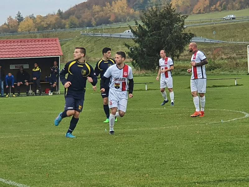 Další zápasy mají za sebou okresní fotbalové soutěže na Bruntásku. Na snímcích Chomýž, Brantice, Vrbno pod Pradědem a Stará Ves.