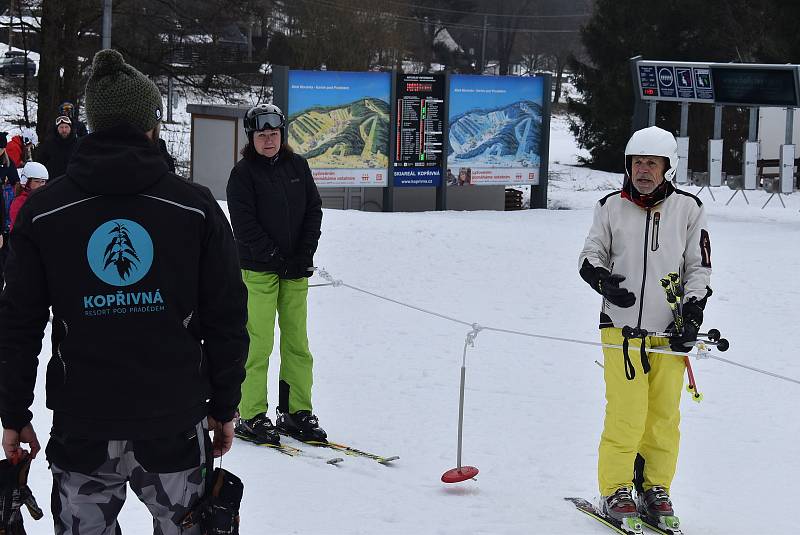 Tažení lyžařů za rolbou je zimní sport známý jako „rolba skijöring“. Děti v Kopřivné této zábavě říkají rolbavláček. Může to být také alternativní doprava lyžařů na kopec, když je  zavřený vlek i lanovka.