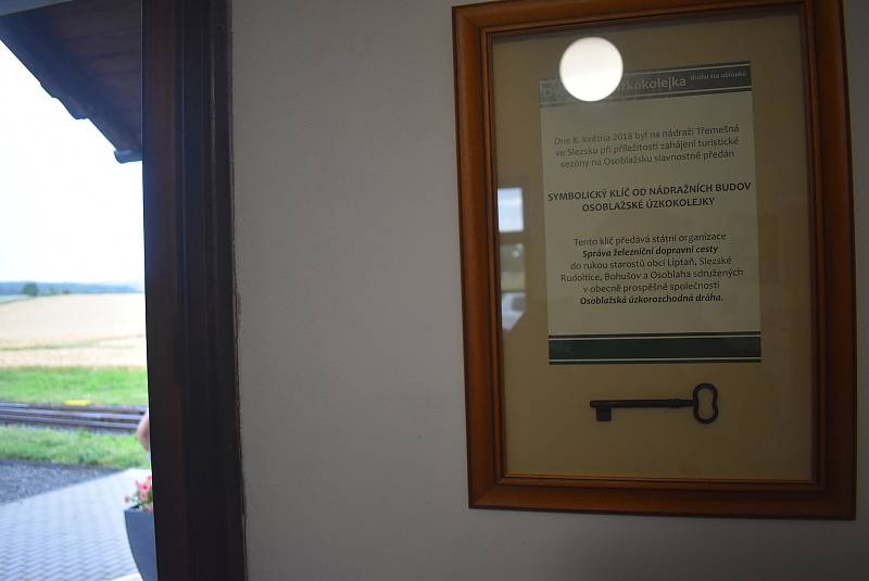 Obce založily společnost Osoblažská úzkorozchodná dráha, která vlastní a opravuje historická nádraží na úzkokolejce.