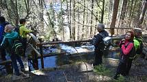 Udělejte si někdy výlet kolem náhonu, který přivádí vodu pro umělý vodopád v Karlově Studánce.