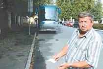 Vladimír Vašíček nemá problém poctivě platit za parkování svého autobusu v centru Bruntálu. Jen se mu zdá jeho sazba přehnaně vysoká.