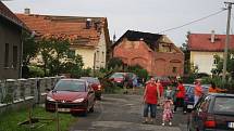 Silná bouřka, doprovázená údajně tornádem, napáchala velké škody.