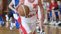 Basketbalové družstvo žáků U14 BCM Intext Krnov porazilo na domácí palubovce Karvinou 72:56 a 64:48.