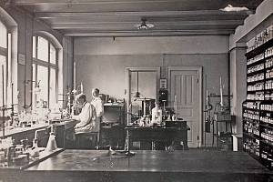 Výzkumná laboratoř firmy Nivea, 1914