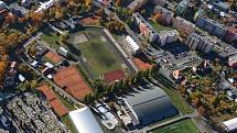 Krnov má v jedné lokalitě atletický, zimní a fotbalový stadion,  sokolovnu, tenisovou halu, kurty, volejbalového hřiště, skate park, workoutové hřiště i bowling.