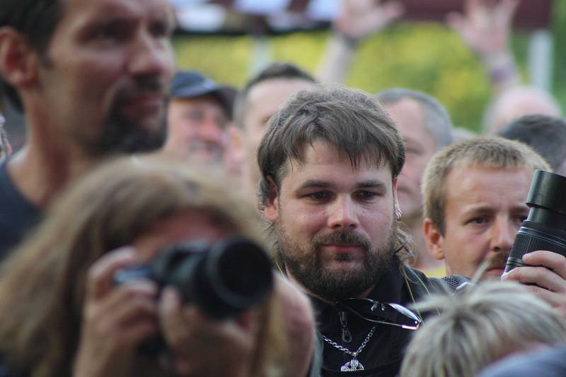 Šestý ročník rodinného festivalu Rockem proti přehradě v Nových Heřminovech.