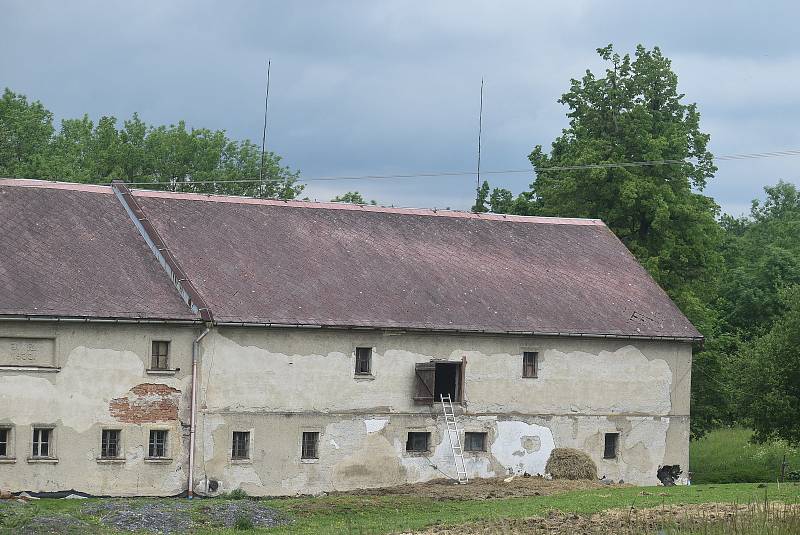 Technoparty na louce ve Stránském u Rýmařova, 4. června 2022.