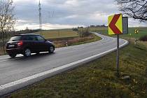 Úsek silnice mezi Bruntálem a Miloticemi, kde 20. listopadu 2023 došlo k tragické srážce mezi VW Passat a protijedoucí sanitkou.