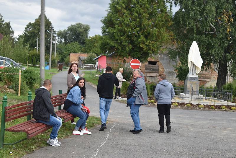 Hlinka přivítala návrat Rytíře. Dobrovolní hasiči připravili obřad žehnání praporu a oslavili 75 let od své jednotky. Vše uzavřela zábava Hlinka buduje, zpívá a tančí. Září 2021.