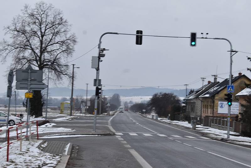 Dodržování rychlosti v Krásných Loučkách u Krnova už dva měsíce měří automatický radar, který také zdokumentuje přestupky.