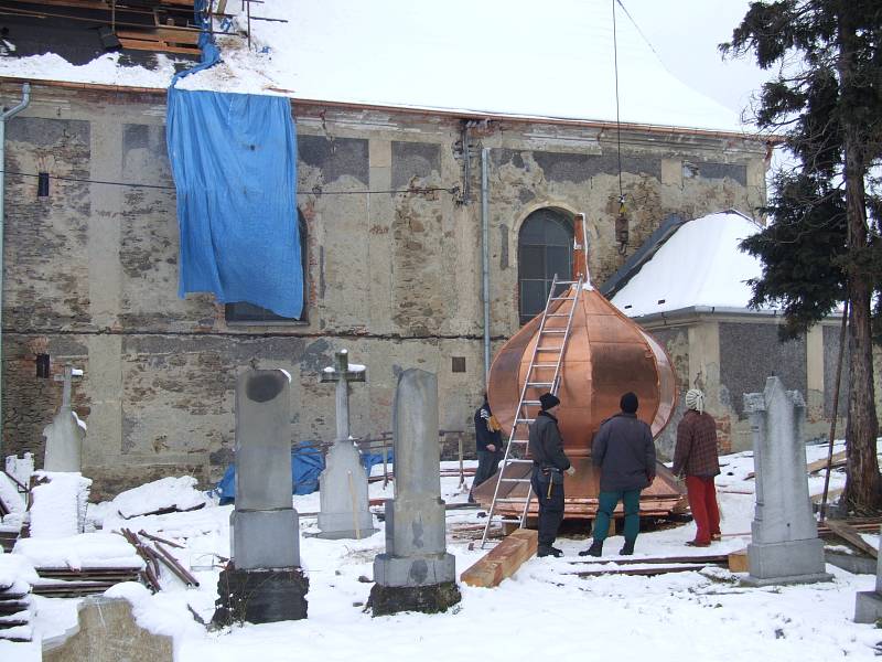 Býkovský kostel od války až do roku 2004 pořád jen chátral. Dnes má díky rekonstrukci novou fasádu, novou krytinu, nové jsou věž s bání, okna i dveře.