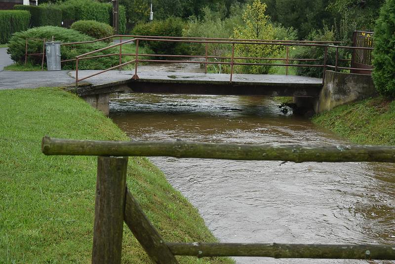 Rozvodněný potok Krasovka v Radimi, středa 19. srpna 2020.