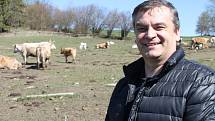 Zemědělský odborník Pavel Vinohradník ve svém hospodářství v Dolní Moravici hovořil o rozvoji bruntálského okresu.