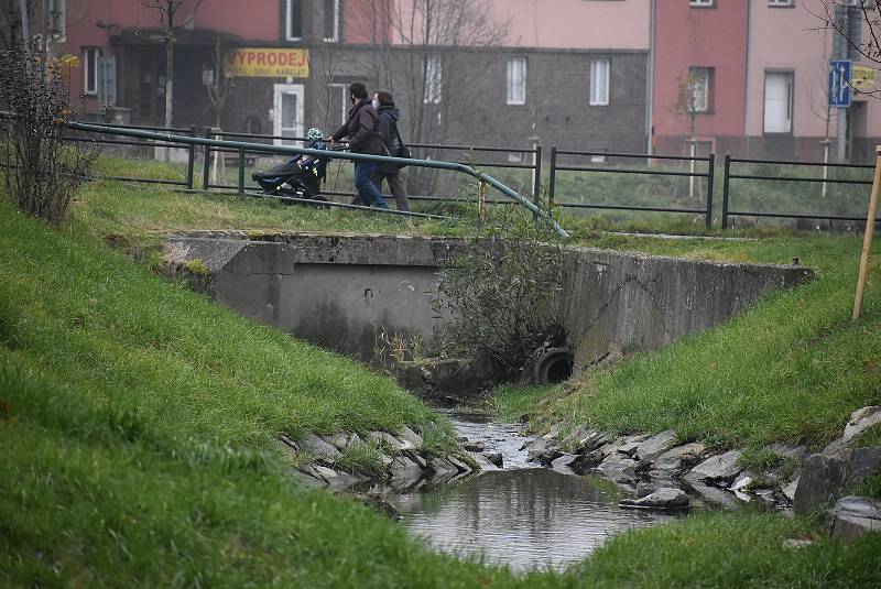 Kobylí potok v centru Bruntálu po revitalizaci vypadá skvěle.