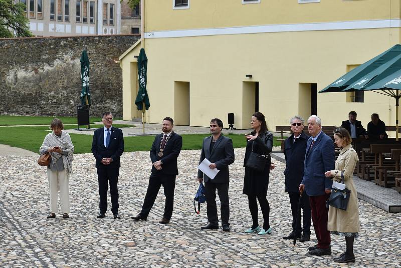 Do Krnova zavítala delegace Lichtenštejnska. Byli v ní představitelé knížecího rodu, dva princové a tři princezny. Lichtenštejni na Opavsku a Krnovsku působili čtyři století. 25. května 2023