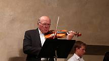 Rodák ze Slezských Rudoltic Wilfried Sendler je výtečný houslista a hudební pedagog. Loni oslavil devadesáté narozeniny.