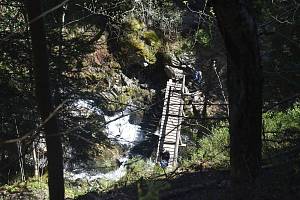 Atrakce Jeseníků: výlet divokou přírodou v údolí Bílé Opavy kolem vodopádů, kaskád a vyvrácených stromů. 21.5.2022.