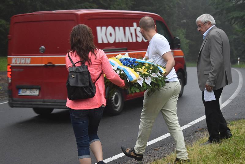 Němečtí rodáci z Krnovska společně se svými rodinami a studenty i učiteli krnovských středních škol uspořádali česko německou akci Pochod smíření. 28. června 2022