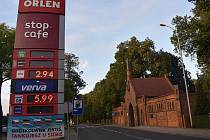 Pumpa Orlen v polských Hlubčicích se omlouvá, že nafta ani benzin natural nejsou na stojanech k dispozici. 1. října 2023