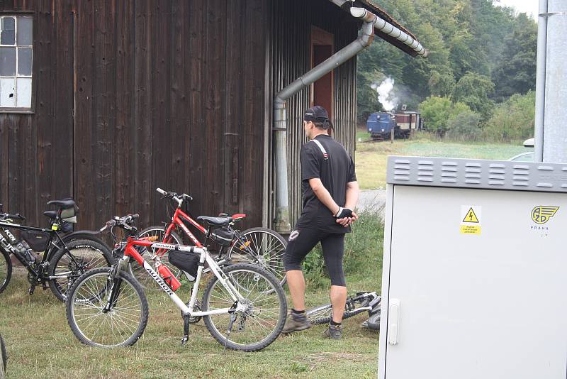 Pravidelní účastníci gastrofestivalu Ochutnej Osoblažsko už vědí, že nejlepší je přijet do Osoblahy stylově parním vlakem a na lačno, aby zvládli degustovat co nejvíc místních receptů.