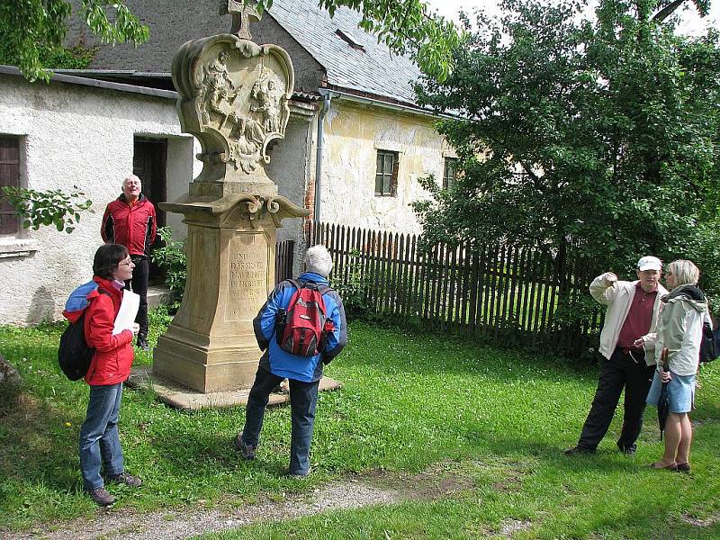 Barokní křížová cesta v Rudě nedaleko Rýmařova je jednou z nejvzácnějších památek v okrese zasazených přímo do krajiny. 