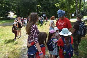 Děti z Andělského kempu vyrazily na exkurzi na základnu Horské služby v Karlově pod Pradědem.