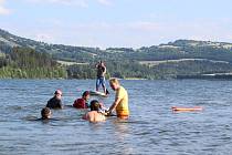 Plavba na paddleboardu je oblíbeným sportem a zábavou i na přehradě Slezská Harta. V Mezině vznikla specializovaná půjčovna paddleboardů.