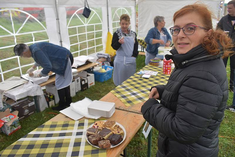 Hlinka přivítala návrat Rytíře. Dobrovolní hasiči připravili obřad žehnání praporu a oslavili 75 let od své jednotky. Vše uzavřela zábava Hlinka buduje, zpívá a tančí. Září 2021.