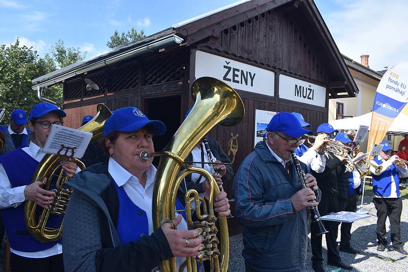 Kolem úzkokolejky Osoblažky nádraží Liptaň, Slezské Rudoltice, Koberno, Bohušov a Osoblaha září novotou. Rekonstrukce jim vrátila původní vzhled.