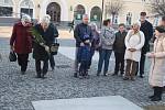 Komunisté se podílí na jednáních o vládě. Máme se bát o demokracii? O tom diskutovali ti, kdo v Krnově přišli uctít oběti komunistického režimu.