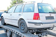 Auto, které Sýkorovi koupili v bruntálském bazaru, po šesti letech sporů vrátili zpět.