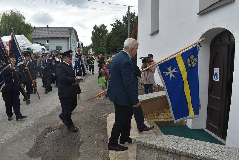 Hlinka přivítala návrat Rytíře. Dobrovolní hasiči připravili obřad žehnání praporu a oslavili 75 let od své jednotky. Vše uzavřela zábava Hlinka buduje, zpívá a tančí. Září 2021.