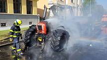 Zásah hasičů u požáru traktoru v Bruntálu.