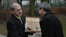 Starosta Bruntálu František Struška a starosta polského partnerského města Prudnik Franciszek Fejdych slavnostně otevřeli zrekonstruovaný městský park v Bruntále.