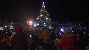 Adventní trhy, rozsvícení vánočního stromu a ohňostroj na krnovském náměstí 27. listopadu 2022.